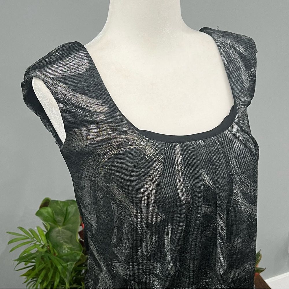 Limité Sleeveless Top - Picture 4 of 9